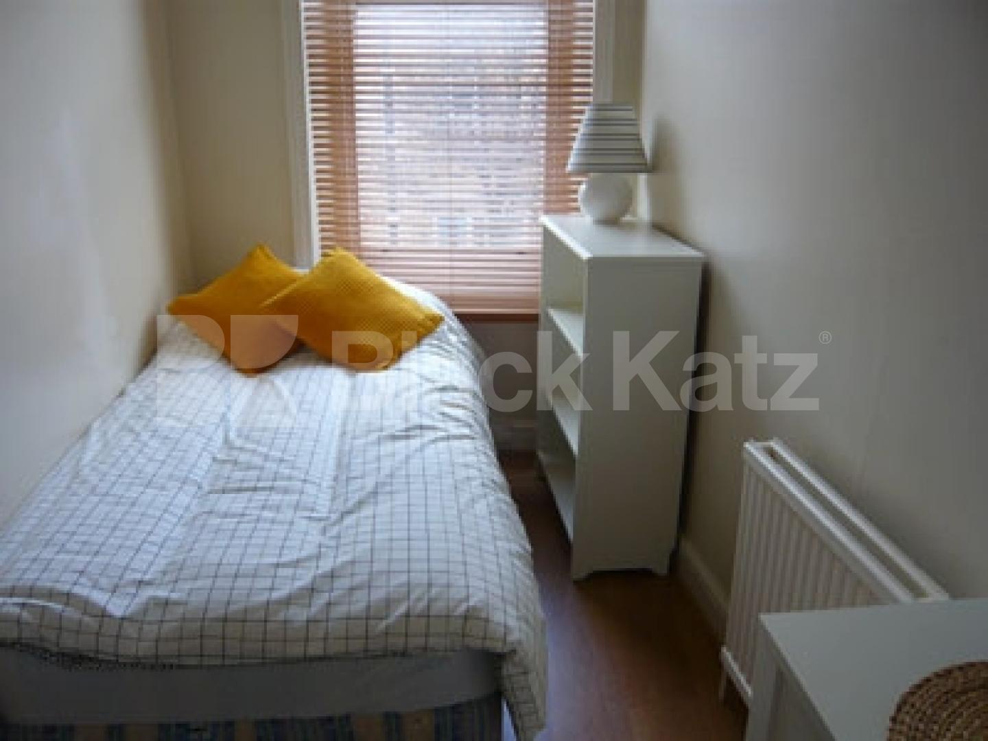 			Overlooking Canal!, 2 Bedroom, 1 bath, 1 reception Flat			 Hormead Road, Westbourne Park